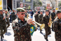 Aproximadamente 20 mil pessoas acompanharam neste sábado (7), em Curitiba, o desfile cívico-militar que comemora os 197 anos da Proclamação da Independência, segundo estimativas da Polícia Militar do Paraná. O governador Carlos Massa Ratinho Junior assistiu a solenidade de 7 de Setembro na Avenida Cândido de Abreu, acompanhado de sua família, do comandante da 5ª Divisão do Exército, general de divisão José Russo Assumpção Delgado, do vice-governador Darci Piana e de diversas autoridades.