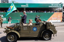 Aproximadamente 20 mil pessoas acompanharam neste sábado (7), em Curitiba, o desfile cívico-militar que comemora os 197 anos da Proclamação da Independência, segundo estimativas da Polícia Militar do Paraná. O governador Carlos Massa Ratinho Junior assistiu a solenidade de 7 de Setembro na Avenida Cândido de Abreu, acompanhado de sua família, do comandante da 5ª Divisão do Exército, general de divisão José Russo Assumpção Delgado, do vice-governador Darci Piana e de diversas autoridades.