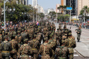 Aproximadamente 20 mil pessoas acompanharam neste sábado (7), em Curitiba, o desfile cívico-militar que comemora os 197 anos da Proclamação da Independência, segundo estimativas da Polícia Militar do Paraná. O governador Carlos Massa Ratinho Junior assistiu a solenidade de 7 de Setembro na Avenida Cândido de Abreu, acompanhado de sua família, do comandante da 5ª Divisão do Exército, general de divisão José Russo Assumpção Delgado, do vice-governador Darci Piana e de diversas autoridades.
