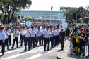 Aproximadamente 20 mil pessoas acompanharam neste sábado (7), em Curitiba, o desfile cívico-militar que comemora os 197 anos da Proclamação da Independência, segundo estimativas da Polícia Militar do Paraná. O governador Carlos Massa Ratinho Junior assistiu a solenidade de 7 de Setembro na Avenida Cândido de Abreu, acompanhado de sua família, do comandante da 5ª Divisão do Exército, general de divisão José Russo Assumpção Delgado, do vice-governador Darci Piana e de diversas autoridades.