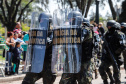 Aproximadamente 20 mil pessoas acompanharam neste sábado (7), em Curitiba, o desfile cívico-militar que comemora os 197 anos da Proclamação da Independência, segundo estimativas da Polícia Militar do Paraná. O governador Carlos Massa Ratinho Junior assistiu a solenidade de 7 de Setembro na Avenida Cândido de Abreu, acompanhado de sua família, do comandante da 5ª Divisão do Exército, general de divisão José Russo Assumpção Delgado, do vice-governador Darci Piana e de diversas autoridades.