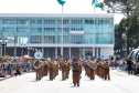 Aproximadamente 20 mil pessoas acompanharam neste sábado (7), em Curitiba, o desfile cívico-militar que comemora os 197 anos da Proclamação da Independência, segundo estimativas da Polícia Militar do Paraná. O governador Carlos Massa Ratinho Junior assistiu a solenidade de 7 de Setembro na Avenida Cândido de Abreu, acompanhado de sua família, do comandante da 5ª Divisão do Exército, general de divisão José Russo Assumpção Delgado, do vice-governador Darci Piana e de diversas autoridades.
