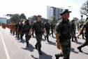 Aproximadamente 20 mil pessoas acompanharam neste sábado (7), em Curitiba, o desfile cívico-militar que comemora os 197 anos da Proclamação da Independência, segundo estimativas da Polícia Militar do Paraná. O governador Carlos Massa Ratinho Junior assistiu a solenidade de 7 de Setembro na Avenida Cândido de Abreu, acompanhado de sua família, do comandante da 5ª Divisão do Exército, general de divisão José Russo Assumpção Delgado, do vice-governador Darci Piana e de diversas autoridades.
