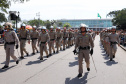 Aproximadamente 20 mil pessoas acompanharam neste sábado (7), em Curitiba, o desfile cívico-militar que comemora os 197 anos da Proclamação da Independência, segundo estimativas da Polícia Militar do Paraná. O governador Carlos Massa Ratinho Junior assistiu a solenidade de 7 de Setembro na Avenida Cândido de Abreu, acompanhado de sua família, do comandante da 5ª Divisão do Exército, general de divisão José Russo Assumpção Delgado, do vice-governador Darci Piana e de diversas autoridades.