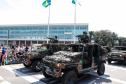 Aproximadamente 20 mil pessoas acompanharam neste sábado (7), em Curitiba, o desfile cívico-militar que comemora os 197 anos da Proclamação da Independência, segundo estimativas da Polícia Militar do Paraná. O governador Carlos Massa Ratinho Junior assistiu a solenidade de 7 de Setembro na Avenida Cândido de Abreu, acompanhado de sua família, do comandante da 5ª Divisão do Exército, general de divisão José Russo Assumpção Delgado, do vice-governador Darci Piana e de diversas autoridades.