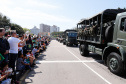 Aproximadamente 20 mil pessoas acompanharam neste sábado (7), em Curitiba, o desfile cívico-militar que comemora os 197 anos da Proclamação da Independência, segundo estimativas da Polícia Militar do Paraná. O governador Carlos Massa Ratinho Junior assistiu a solenidade de 7 de Setembro na Avenida Cândido de Abreu, acompanhado de sua família, do comandante da 5ª Divisão do Exército, general de divisão José Russo Assumpção Delgado, do vice-governador Darci Piana e de diversas autoridades.
