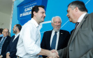 Prefeitos de 64 municípios do Paraná assinaram nesta segunda-feira (9), em evento com o governador Carlos Massa Ratinho Junior, a adesão ao programa Caixa d’Água Boa. A iniciativa viabiliza a instalação de caixas d’águas em casas de famílias carentes. Também foram assinados termos aditivos para outros 70 municípios cujos prefeitos já aderiram ao programa.
