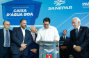 Prefeitos de 64 municípios do Paraná assinaram nesta segunda-feira (9), em evento com o governador Carlos Massa Ratinho Junior, a adesão ao programa Caixa d’Água Boa. A iniciativa viabiliza a instalação de caixas d’águas em casas de famílias carentes. Também foram assinados termos aditivos para outros 70 municípios cujos prefeitos já aderiram ao programa.