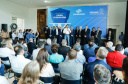 Prefeitos de 64 municípios do Paraná assinaram nesta segunda-feira (9), em evento com o governador Carlos Massa Ratinho Junior, a adesão ao programa Caixa d’Água Boa. A iniciativa viabiliza a instalação de caixas d’águas em casas de famílias carentes. Também foram assinados termos aditivos para outros 70 municípios cujos prefeitos já aderiram ao programa.