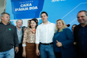Prefeitos de 64 municípios do Paraná assinaram nesta segunda-feira (9), em evento com o governador Carlos Massa Ratinho Junior, a adesão ao programa Caixa d’Água Boa. A iniciativa viabiliza a instalação de caixas d’águas em casas de famílias carentes. Também foram assinados termos aditivos para outros 70 municípios cujos prefeitos já aderiram ao programa.