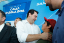 Prefeitos de 64 municípios do Paraná assinaram nesta segunda-feira (9), em evento com o governador Carlos Massa Ratinho Junior, a adesão ao programa Caixa d’Água Boa. A iniciativa viabiliza a instalação de caixas d’águas em casas de famílias carentes. Também foram assinados termos aditivos para outros 70 municípios cujos prefeitos já aderiram ao programa.