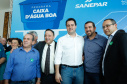 Prefeitos de 64 municípios do Paraná assinaram nesta segunda-feira (9), em evento com o governador Carlos Massa Ratinho Junior, a adesão ao programa Caixa d’Água Boa. A iniciativa viabiliza a instalação de caixas d’águas em casas de famílias carentes. Também foram assinados termos aditivos para outros 70 municípios cujos prefeitos já aderiram ao programa.