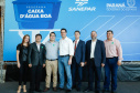 Prefeitos de 64 municípios do Paraná assinaram nesta segunda-feira (9), em evento com o governador Carlos Massa Ratinho Junior, a adesão ao programa Caixa d’Água Boa. A iniciativa viabiliza a instalação de caixas d’águas em casas de famílias carentes. Também foram assinados termos aditivos para outros 70 municípios cujos prefeitos já aderiram ao programa.