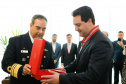 O governador Carlos Massa Ratinho Junior foi condecorado nesta terça-feira (10) com a medalha da Ordem do Mérito Naval no Grau de Grande Oficial. A honraria foi concedida pelo presidente da República, Jair Messias Bolsonaro. A medalha tem a finalidade de agraciar militares da Marinha e personalidades civis e militares, brasileiras ou estrangeiras, que prestaram relevantes serviços à corporação. Foto: Rodrigo Felix Leal/AEN
