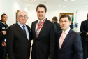 O governador Carlos Massa Ratinho Junior foi condecorado nesta terça-feira (10) com a medalha da Ordem do Mérito Naval no Grau de Grande Oficial. A honraria foi concedida pelo presidente da República, Jair Messias Bolsonaro. A medalha tem a finalidade de agraciar militares da Marinha e personalidades civis e militares, brasileiras ou estrangeiras, que prestaram relevantes serviços à corporação. Foto: Rodrigo Felix Leal/AEN