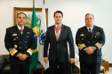 O governador Carlos Massa Ratinho Junior foi condecorado nesta terça-feira (10) com a medalha da Ordem do Mérito Naval no Grau de Grande Oficial. A honraria foi concedida pelo presidente da República, Jair Messias Bolsonaro. A medalha tem a finalidade de agraciar militares da Marinha e personalidades civis e militares, brasileiras ou estrangeiras, que prestaram relevantes serviços à corporação. Foto: Rodrigo Felix Leal/AEN