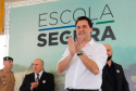 O programa Escola Segura, iniciativa do Governo do Paraná para ampliar a proteção de alunos e professores da rede estadual, está implantado em 40 colégios estaduais da Grande Curitiba, contando com 77 policiais militares da reserva. O lançamento oficial na região foi feito nesta quarta-feira (11) pelo governador Carlos Massa Ratinho Junior. No Paraná, o programa já beneficia alunos e professores de 71 colégios estaduais e conta com a atuação de 126 policiais militares.