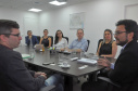 O diretor-presidente da Fomento Paraná, Heraldo Neves, e o presidente da Assespro-Paraná (Associação das Empresas Brasileiras de Tecnologia da Informação), Adriano Krzyuy, assinaram nesta quinta (12) um contrato de prestação de serviços pelo qual a entidade se credenciou para atuar como correspondente da Fomento para viabilizar operações de financiamento para as empresas associadas à entidade em todo o Estado. Foto:Luciano Patzsch / Fomento Paraná
