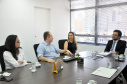 O diretor-presidente da Fomento Paraná, Heraldo Neves, e o presidente da Assespro-Paraná (Associação das Empresas Brasileiras de Tecnologia da Informação), Adriano Krzyuy, assinaram nesta quinta (12) um contrato de prestação de serviços pelo qual a entidade se credenciou para atuar como correspondente da Fomento para viabilizar operações de financiamento para as empresas associadas à entidade em todo o Estado. Foto:Luciano Patzsch / Fomento Paraná