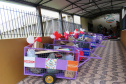 Ação de colégio doa carrinhos novos a catadores de papel. Foto: Divulgação/SEED