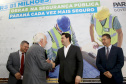 O governador Carlos Massa Ratinho Junior confirmou nesta quarta-feira (18) investimentos do Estado em pacote de obras da área da Segurança Pública. Serão construídas cadeias públicas em Foz do Iguaçu, Londrina, Ponta Grossa e Guaíra e delegacias em Araucária, Almirante Tamandaré e Colombo. A solenidade foi no Palácio Iguaçu, com a presença do secretário da Segurança Pública, Romulo Marinho Soares. Curitiba,18/09/2019 Foto:Jaelson Lucas / AEN