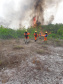 A atuação que os bombeiros paranaenses tiveram na Amazônia, integrando a Operação Verde Brasil, do Ministério da Defesa, será valiosa para os trabalhos no Paraná, em favor da população do Estado. “Nossa experiência na Amazônia nos prepara para o trabalho que faremos no nosso Estado”, avalia o tenente-coronel Fernando Raimundo Schunig, comandante da equipe paranaense e do 3º Comando Regional dos Bombeiros, sediado em Cascavel (Oeste). Foto: Divulgalção/PMPR