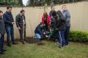 O governador Carlos Massa Ratinho Junior participa nesta segunda-feira (23) do plantio de árvores no Colégio Estadual Professora Maria Gai Grendel, no bairro Caximba, em Curitiba. O evento marcará o início do programa Paraná mais Verde, que vai incentivar o plantio de mudas de árvores nativas em todo o Estado. 23/09/2019 - Foto: Geraldo Bubniak/AEN