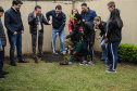 O governador Carlos Massa Ratinho Junior participa nesta segunda-feira (23) do plantio de árvores no Colégio Estadual Professora Maria Gai Grendel, no bairro Caximba, em Curitiba. O evento marcará o início do programa Paraná mais Verde, que vai incentivar o plantio de mudas de árvores nativas em todo o Estado. 23/09/2019 - Foto: Geraldo Bubniak/AEN