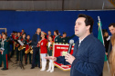 O governador Carlos Massa Ratinho Junior participou nesta segunda-feira (23), do plantio de árvores no Colégio Estadual Professora Maria Gai Grendel, no bairro Caximba, em Curitiba. O evento marcará o início do programa Paraná mais Verde, que vai incentivar o plantio de mudas de árvores nativas em todo o Estado.