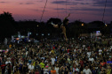 Foz do Iguaçu, no Oeste do Paraná, foi palco do espetáculo de música, luzes e cores neste sábado (28) durante a abertura oficial da 3ª etapa dos Jogos de Aventura e Natureza, que acontece até o próximo fim de semana na região dos municípios lindeiros. Cerca de 10 mil pessoas participaram. Foto: Beto Pacheco