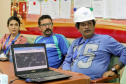 Líderes de duas comunidades pesqueiras do entorno dos Portos do Paraná, representantes das ilhas de Eufrasina e Amparo, participaram da oficina de educação ambiental com a tripulação a bordo da embarcação que faz a dragagem de manutenção dos Portos de Paranaguá e Antonina. Foto: Claudio Neves/Portos do Paraná