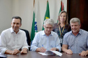 O Governo do Estado entregou nesta terça-feira (1) cinco veículos caminhonete, acompanhados de kits de equipamentos para modernização das centrais públicas de abastecimento. Nesta etapa, foram beneficiados os municípios de Rebouças, Dois Vizinhos, Palmas, Salgado Filho e Cruzeiro do Sul, totalizando 44 municípios beneficiados. Foto; Divulgação/SEAB