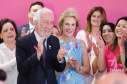 O Paraná deu início à mobilização do Outubro Rosa. Neste ano, as ações de prevenção e promoção do cuidado integral da saúde das mulheres serão levadas a 43 municípios. Elas fazem parte da campanha Paraná Rosa, lançada nesta terça-feira (1º), no Palácio Iguaçu, pelo governador Carlos Massa Ratinho Junior e pela primeira-dama Luciana Saito Massa.