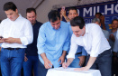 Londrina e outros sete municípios do Norte do Paraná terão R$ 29,8 milhões para fazer investimentos em escolas, ruas, centro cultural e compra de equipamentos. O governador Carlos Massa Ratinho Junior esteve nesta quinta-feira (03) em Londrina, onde recebeu os prefeitos e autorizou as licitações e homologações dos projetos.