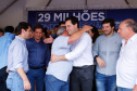 Londrina e outros sete municípios do Norte do Paraná terão R$ 29,8 milhões para fazer investimentos em escolas, ruas, centro cultural e compra de equipamentos. O governador Carlos Massa Ratinho Junior esteve nesta quinta-feira (03) em Londrina, onde recebeu os prefeitos e autorizou as licitações e homologações dos projetos.