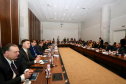 O vice-governador Darci Piana, durante reunião ordinária do Conselho Nacional dos Secretários de Estado da Justiça, da Cidadania, Direitos Humanos e Administração Penitenciária (Consej), no Gabinete de Gestão e Informações (GGI), no Palácio Iguaçu.
Foto: Camila Tonetti/Vice-givernadoria