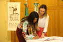 Tomaram posse nesta quinta-feira (03) dez novos procuradores estaduais aprovados no concurso promovido pela Procuradoria-Geral do Estado (PGE). Eles foram aprovados no XV Concurso Público para ingresso na carreira de Procurador do Estado do Paraná, promovido em 2015. Com a cerimônia de posse promovida pela PGE, o grupo inicia suas atividades na administração pública. Foto: José Fernando Ogura/AEN