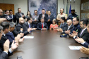 O governador Carlos Massa Ratinho Junior e o ministro da Justiça e Segurança Pública, Sergio Moro,  durante reunião com o prefeito de São José dos Pinhais, Toninho Fenelon, e os comandos das equipes de segurança da União, estados e município que atuam em conjunto no projeto-piloto iniciado pelo Ministério em 30 de agosto. Foto: José Fernando Ogura/AEN