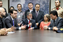 O governador Carlos Massa Ratinho Junior e o ministro da Justiça e Segurança Pública, Sergio Moro,  durante reunião com o prefeito de São José dos Pinhais, Toninho Fenelon, e os comandos das equipes de segurança da União, estados e município que atuam em conjunto no projeto-piloto iniciado pelo Ministério em 30 de agosto. Foto: José Fernando Ogura/AEN