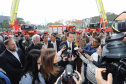 O governador Carlos Massa Ratinho Junior entrega nesta segunda-feira (07), viaturas de plataforma mecânica e um veículo auto bomba tanque. Participaram: vice-governador, Darci Piana; os secretários: da Segurança Pública, Romulo Marinho Soares, da Saúde, Beto Preto; comandante Geral da PMPR, cel. Pericles Matos; comandante do Corpo de Bombeiros, cel. Samuel Prestes; entre outros.Curitiba, 07-10-19.Foto: Arnaldo Alves / AEN.