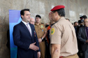 O governador Carlos Massa Ratinho Junior entrega nesta segunda-feira (07), viaturas de plataforma mecânica e um veículo auto bomba tanque. Participaram: vice-governador, Darci Piana; os secretários: da Segurança Pública, Romulo Marinho Soares, da Saúde, Beto Preto; comandante Geral da PMPR, cel. Pericles Matos; comandante do Corpo de Bombeiros, cel. Samuel Prestes; entre outros. N/F: comandante do Corpo de Bombeiros, cel. Samuel Prestes.Curitiba, 07-10-19.Foto: Arnaldo Alves / AEN.
