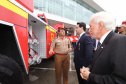 O governador Carlos Massa Ratinho Junior entrega nesta segunda-feira (07), viaturas de plataforma mecânica e um veículo auto bomba tanque. Participaram: vice-governador, Darci Piana; os secretários: da Segurança Pública, Romulo Marinho Soares, da Saúde, Beto Preto; comandante Geral da PMPR, cel. Pericles Matos; comandante do Corpo de Bombeiros, cel. Samuel Prestes; entre outros.Curitiba, 07-10-19.Foto: Arnaldo Alves / AEN.