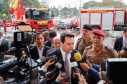 O Corpo de Bombeiros do Paraná recebeu nesta segunda-feira (7) duas novas plataformas skylift, utilizadas no combate a incêndios em grandes alturas. A entrega dos novos equipamentos foi feita pelo governador Carlos Massa Ratinho Junior, como parte das comemorações pelos 107 anos da Corporação.