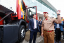O Corpo de Bombeiros do Paraná recebeu nesta segunda-feira (7) duas novas plataformas skylift, utilizadas no combate a incêndios em grandes alturas. A entrega dos novos equipamentos foi feita pelo governador Carlos Massa Ratinho Junior, como parte das comemorações pelos 107 anos da Corporação.