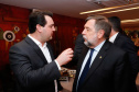 O governador Carlos Massa Ratinho Junior se reuniu nesta terça-feira (08), em Brasília, com a bancada paranaense de deputados federais e senadores para apresentar os projetos que o Governo do Estado considerada prioritários e que podem ser incluídos no orçamento da União, por meio de emendas parlamentares.