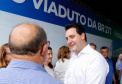 O governador Carlos Massa Ratinho Junior inaugurou nesta quinta-feira (10) o viaduto Nelson Buffara, na entrada de Paranaguá, onde a BR-277 se divide entre as avenidas Ayrton Senna e Bento Rocha. A obra é fundamental para melhorar o trânsito pesado da região e agilizar a movimentação de cargas em direção ao Porto de Paranaguá.
