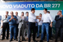 O governador Carlos Massa Ratinho Junior inaugurou nesta quinta-feira (10) o viaduto Nelson Buffara, na entrada de Paranaguá, onde a BR-277 se divide entre as avenidas Ayrton Senna e Bento Rocha. A obra é fundamental para melhorar o trânsito pesado da região e agilizar a movimentação de cargas em direção ao Porto de Paranaguá.
