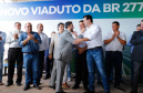 O governador Carlos Massa Ratinho Junior inaugurou nesta quinta-feira (10) o viaduto Nelson Buffara, na entrada de Paranaguá, onde a BR-277 se divide entre as avenidas Ayrton Senna e Bento Rocha. A obra é fundamental para melhorar o trânsito pesado da região e agilizar a movimentação de cargas em direção ao Porto de Paranaguá.