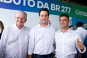O governador Carlos Massa Ratinho Junior inaugurou nesta quinta-feira (10) o viaduto Nelson Buffara, na entrada de Paranaguá, onde a BR-277 se divide entre as avenidas Ayrton Senna e Bento Rocha. A obra é fundamental para melhorar o trânsito pesado da região e agilizar a movimentação de cargas em direção ao Porto de Paranaguá.