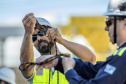 A empresa Portos do Paraná mantém treinamentos regulares para os profissionais que trabalham em locais elevados. É essencial que todos estejam paramentados com os equipamentos de proteção individual (EPI) adequados para este tipo de atividade. Termina nesta sexta-feira (11) mais um evento voltado a 34 funcionários da empresa pública que atuam nestas situações. Foto: Claudio Neves /Portos do Paraná